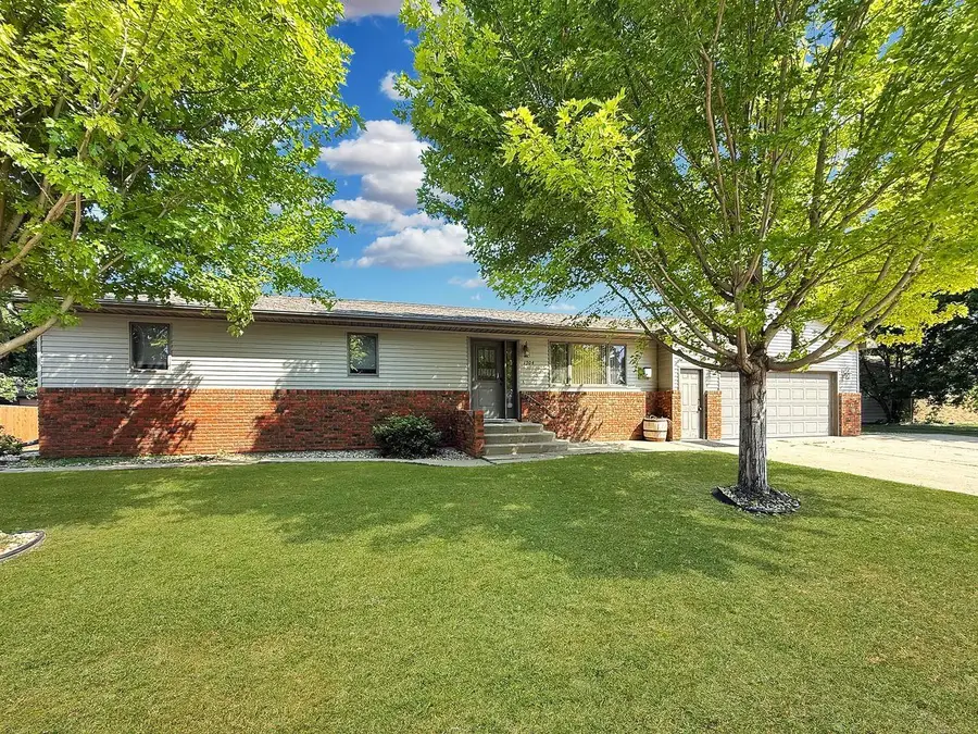 1304 2nd Ave SW, Minot, ND 58701 - #3
