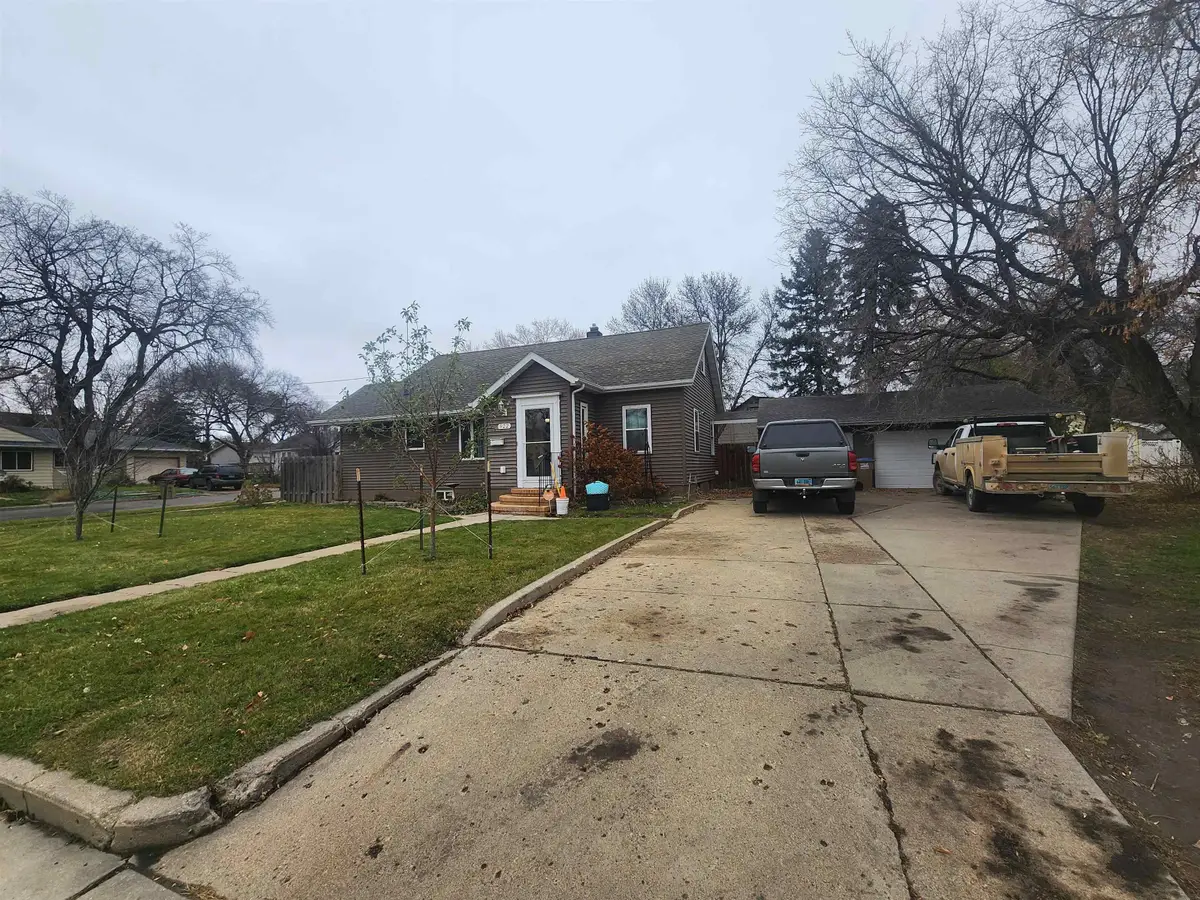 922 University Ave, Minot, ND 58703 - #1