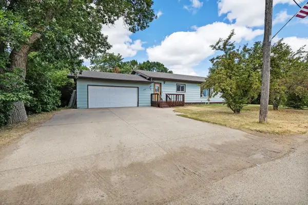 112 Pleasant Ave N, Surrey, ND 58785