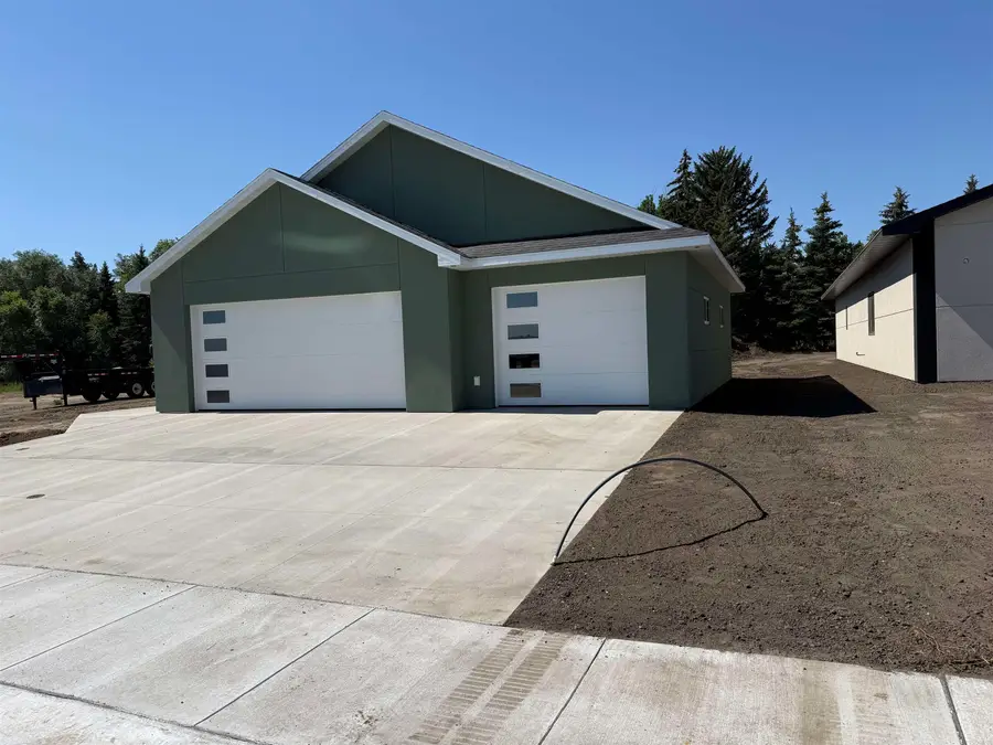 3804 45TH ST SE, Minot, ND 58701 - #2