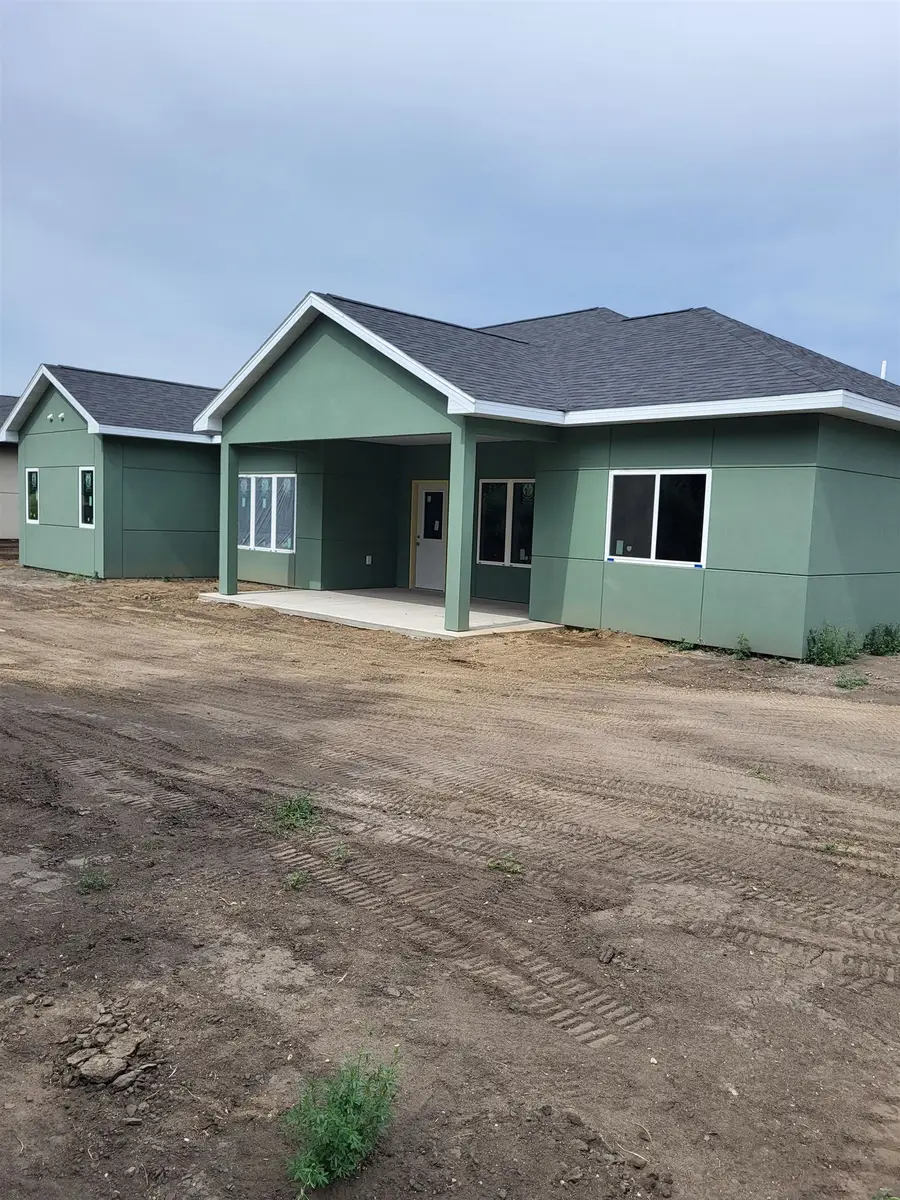 3804 45TH ST SE, Minot, ND 58701 - #3