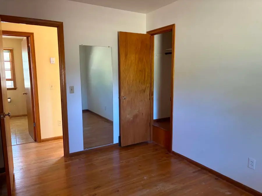 425 26th St NW, Minot, ND 58703 - #3