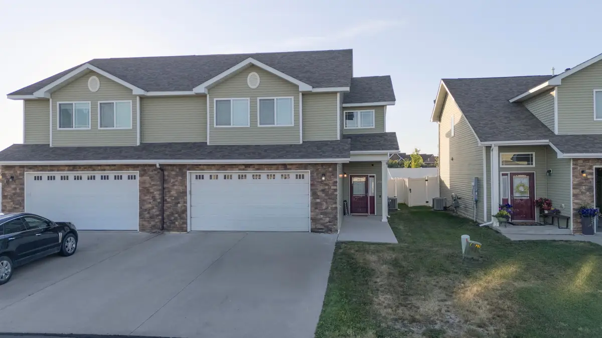 2306 14th ST NW, Minot, ND 58703 - #1