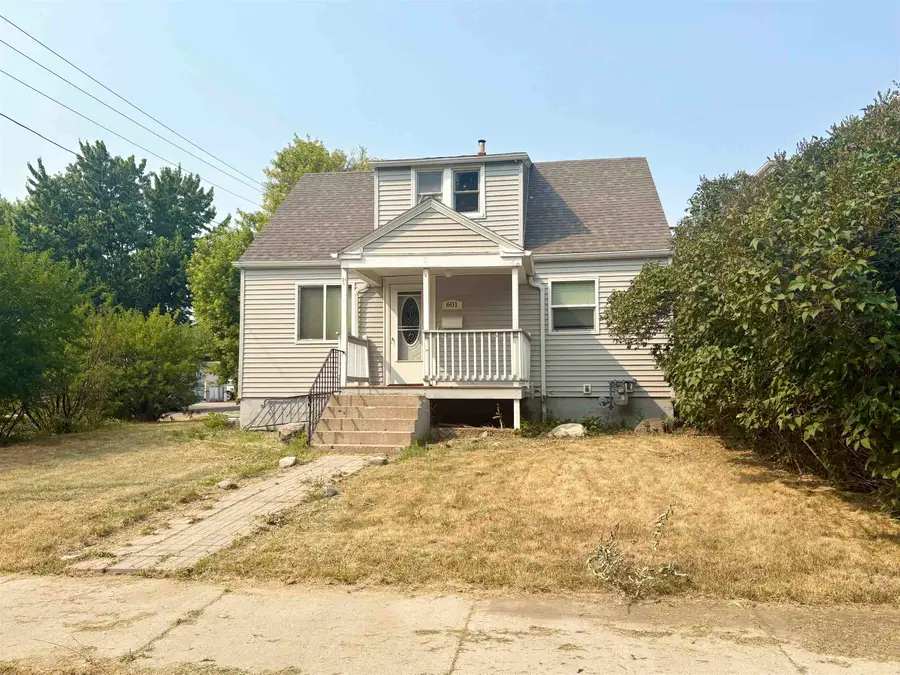 601 8TH AVE NE, Minot, ND 58703 - #2