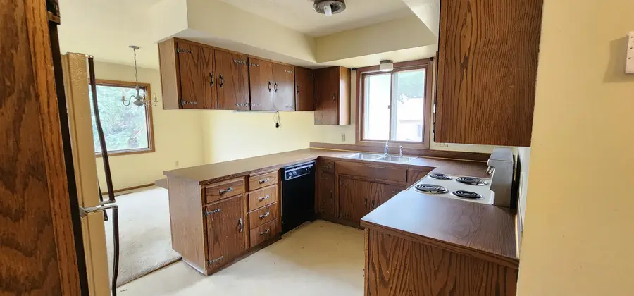 2507 6th St NW, Minot, ND 58703 - #3