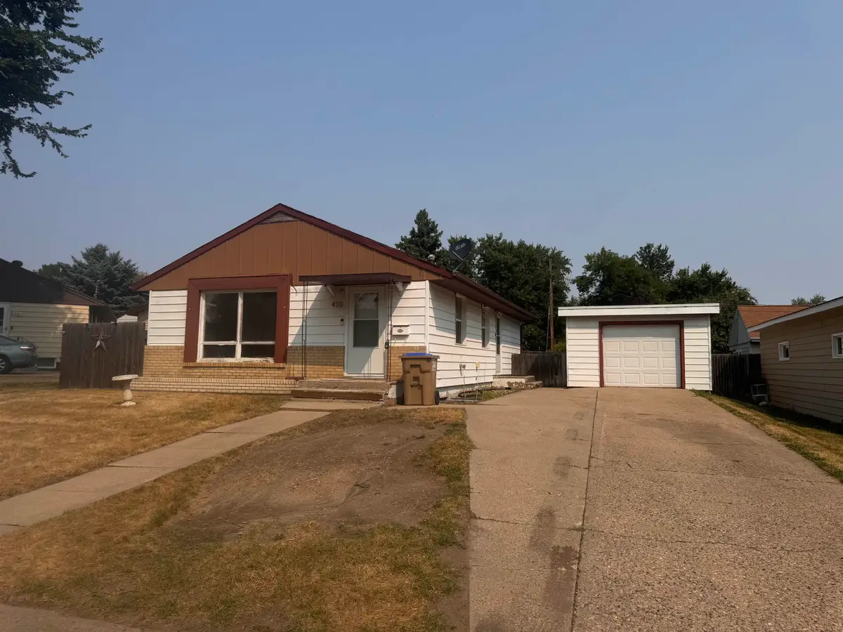 410 SW 17th Ave, Minot, ND 58701 - #1