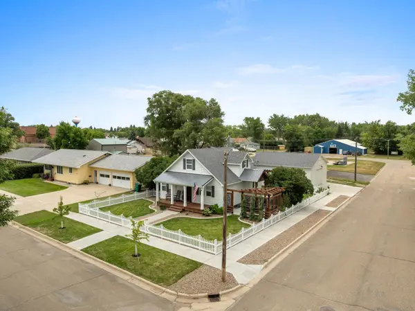 335 2nd Ave NE, Garrison, ND 58540