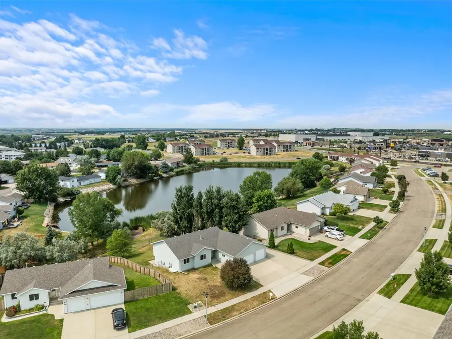2009 Lakeside St. NW, Minot, ND 58703 - #2