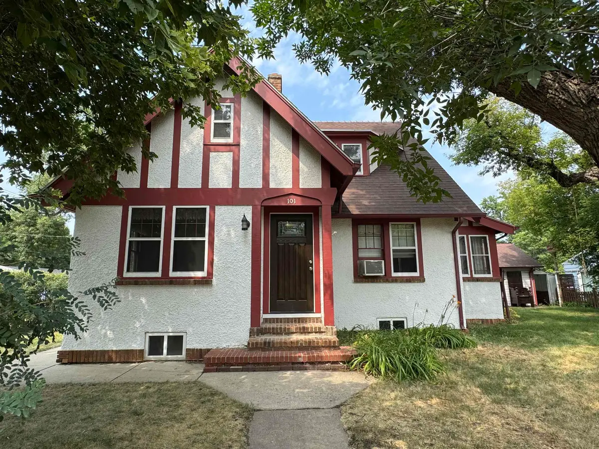 101 NE 6TH AVE, Minot, ND 58703 - #1