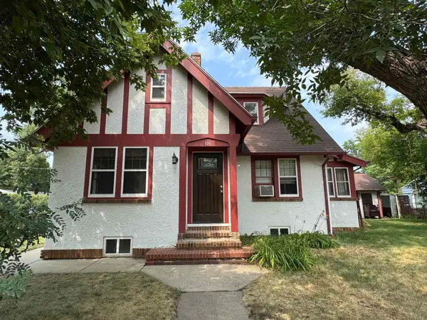 101 NE 6TH AVE, Minot, ND 58703