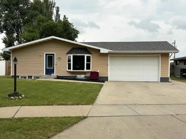 1704 5th Ave SW, Minot, ND 58701