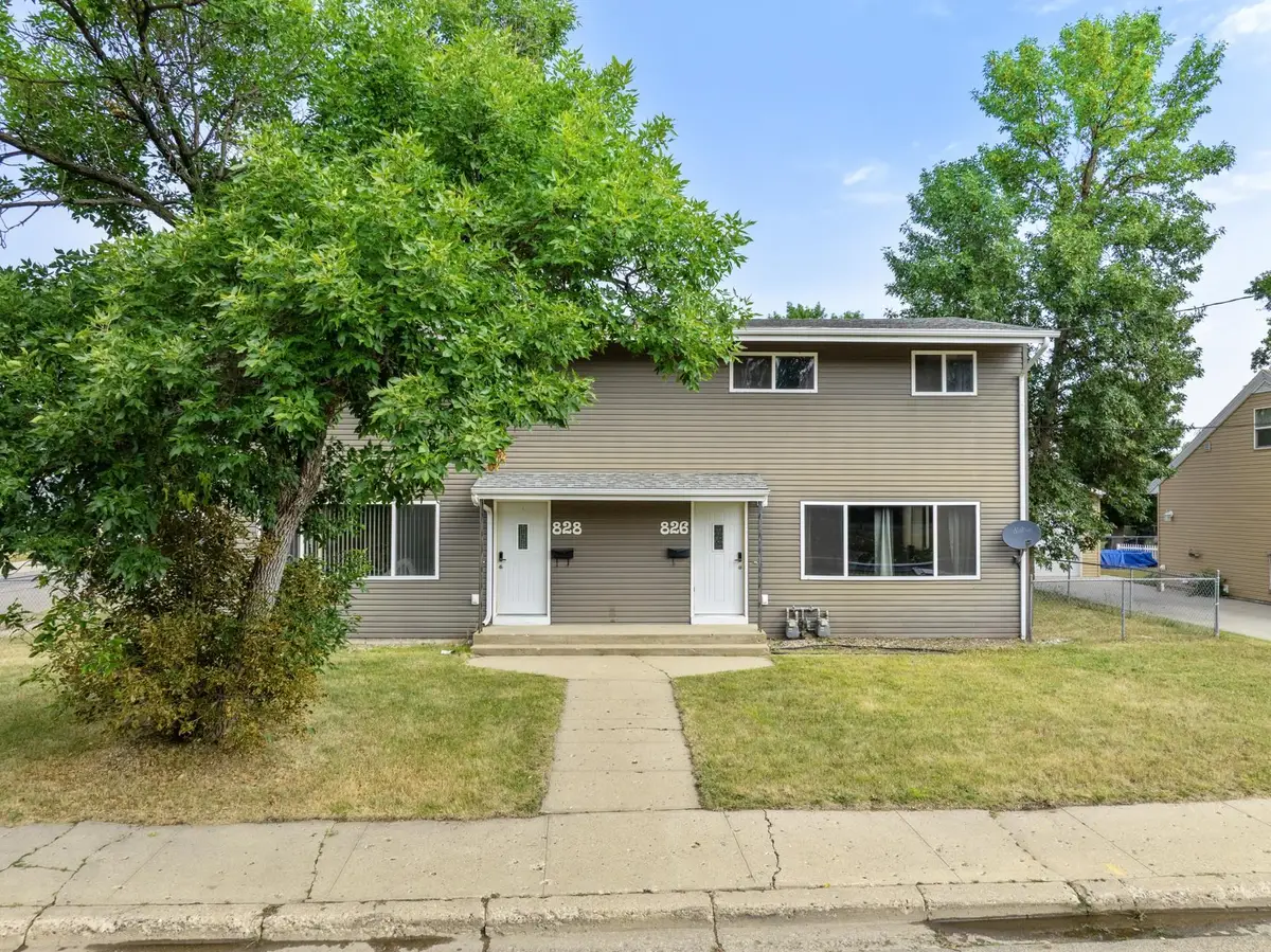 828/826 5th Ave NW, Minot, ND 58703 - #1