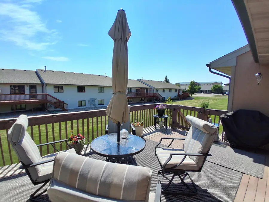 824 35th Ave, Minot, ND 58701 - #3