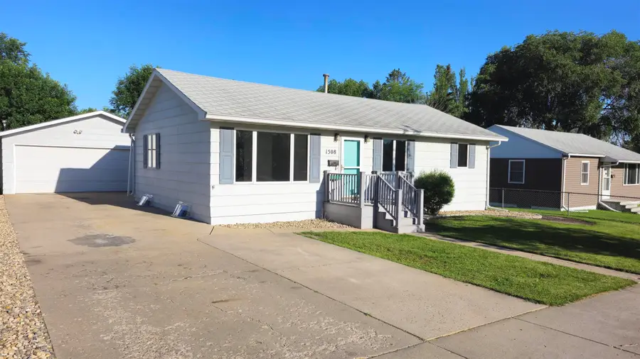 1508 SW 8th St, Minot, ND 58701 - #3