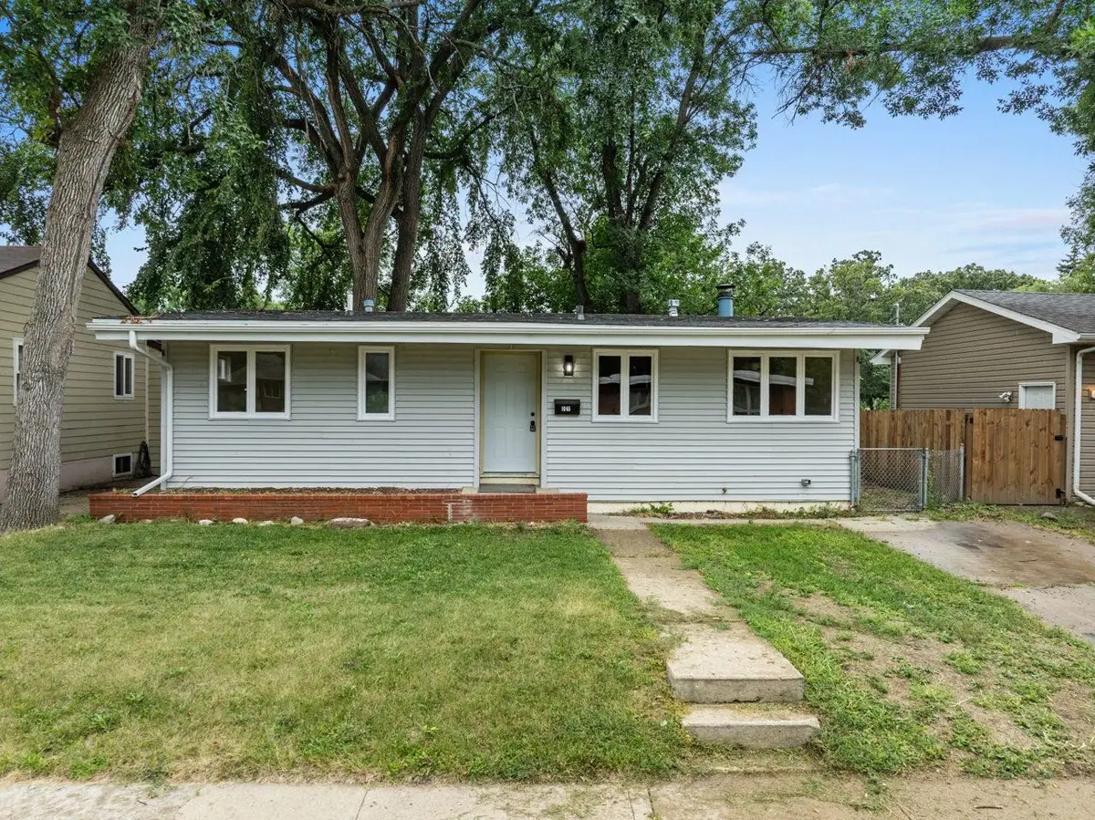 1065 W Central Ave, Minot, ND 58701 - #1