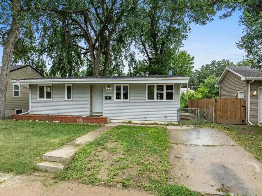 1065 W Central Ave, Minot, ND 58701 - #2