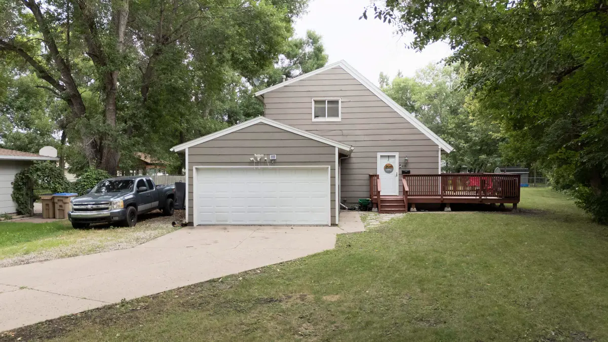 426 12th ST NW, Minot, ND 58703 - #1