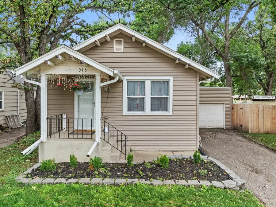 915 3RD AVE NW, Minot, ND 58703 - #2