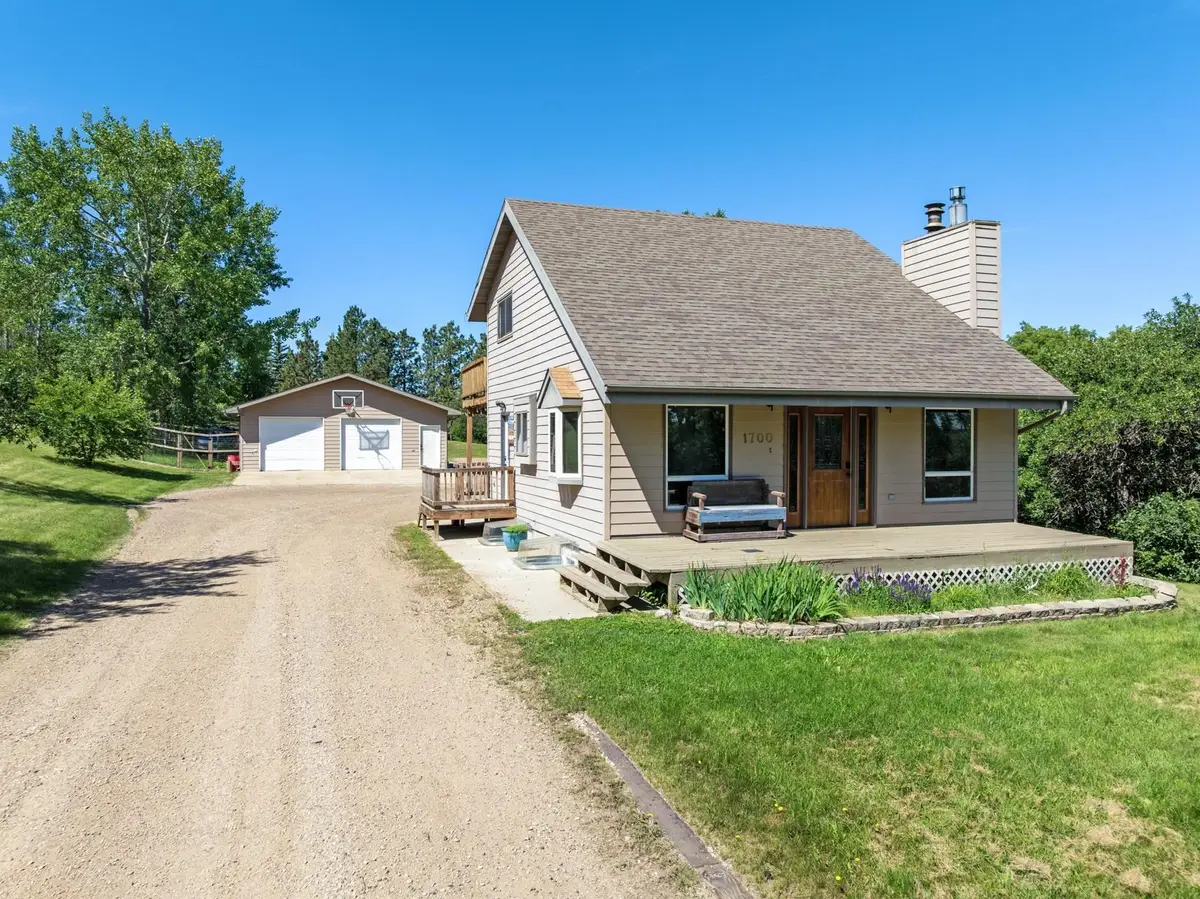 1700 Sundown Dr., Minot, ND 58701 - #1
