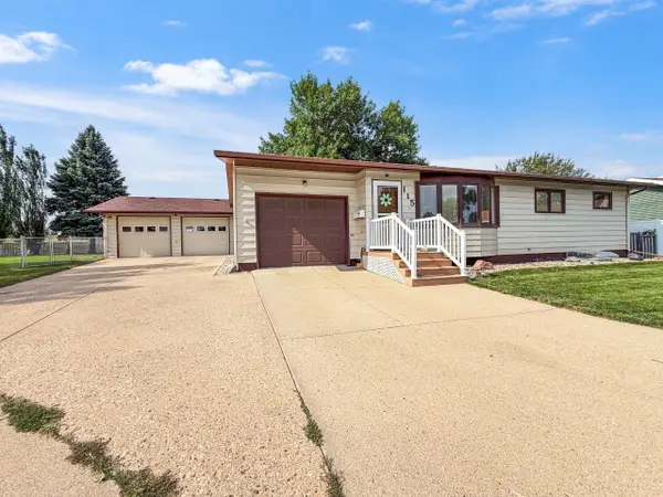 115 25th St. NW, Minot, ND 58703