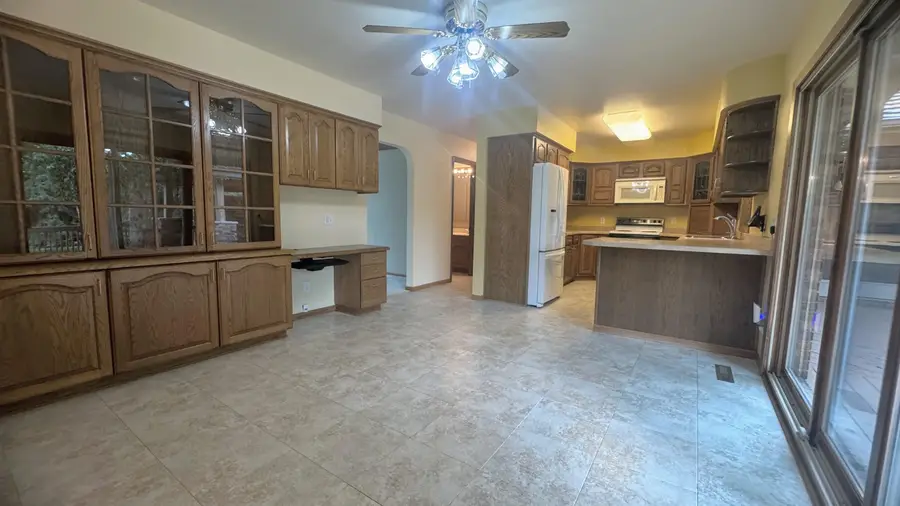 7520 89th St SE, Minot, ND 58701 - #3