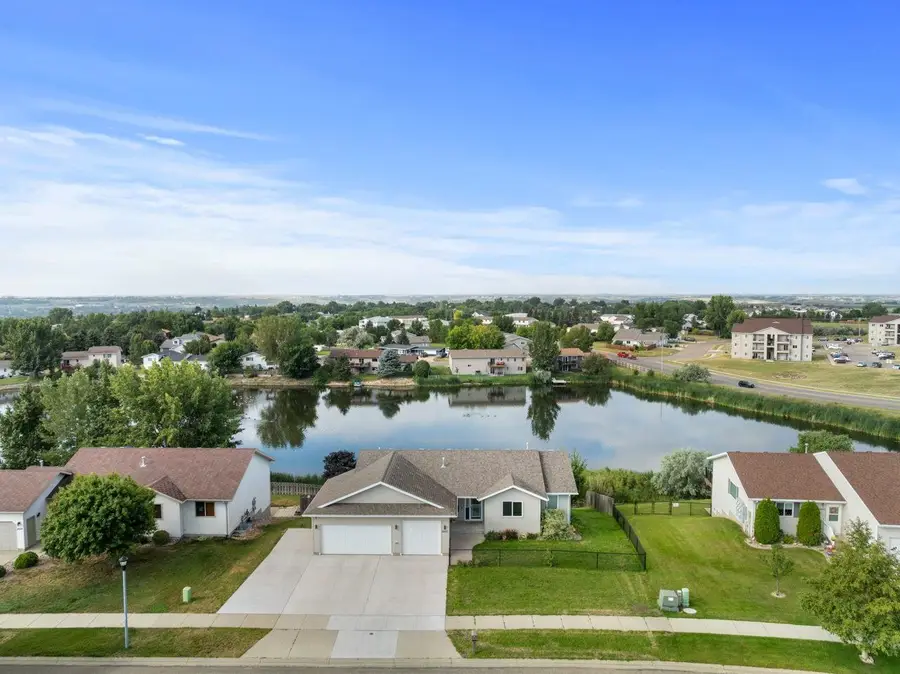 2033 Lakeside Street, Minot, ND 58703 - #3