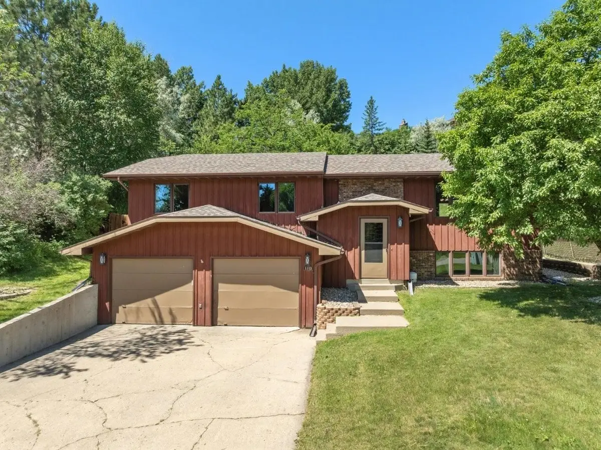 1113 23rd St NW, Minot, ND 58703 - #1