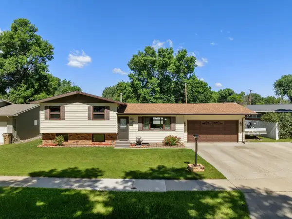 10 22nd St SW, Minot, ND 58701