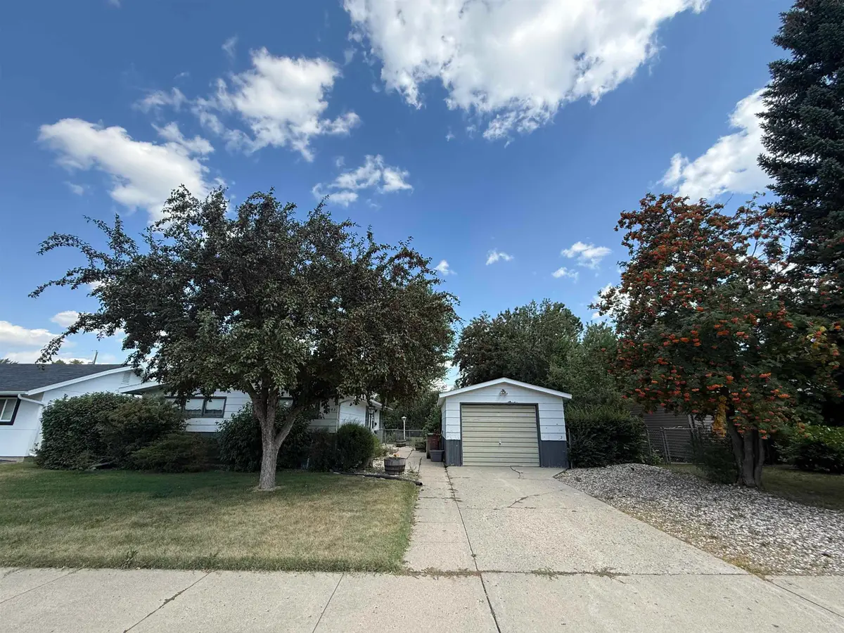 2042 California Dr, Minot, ND 58703 - #1