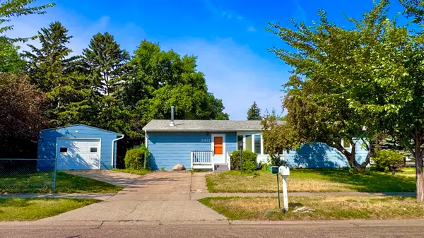 2421 4TH ST NW, Minot, ND 58703