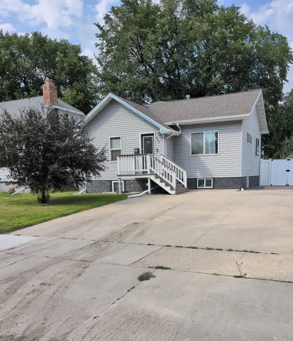 840 UNIVERSITY AVE W, Minot, ND 58703