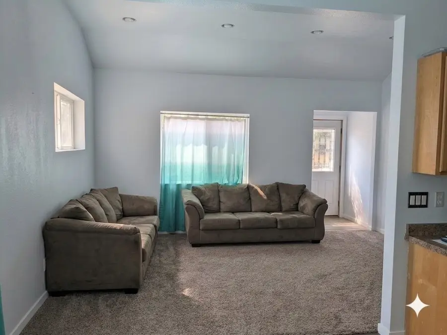 840 UNIVERSITY AVE W, Minot, ND 58703 - #2