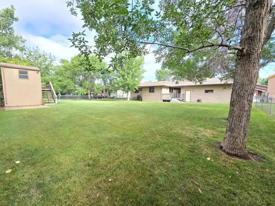 2517 Crescent Dr, Minot, ND 58703 - #3