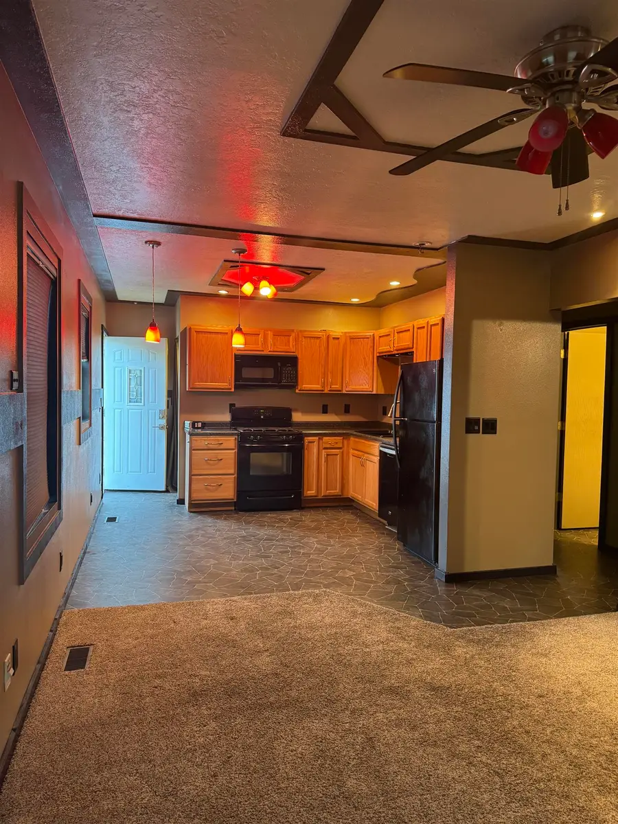 521 13th St NW, Minot, ND 58703 - #3
