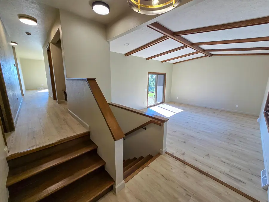 1512 Glacial Dr, Minot, ND 58703 - #3