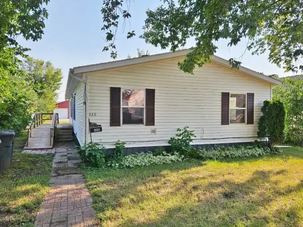 320 5th St. SE, Rugby, ND 58368