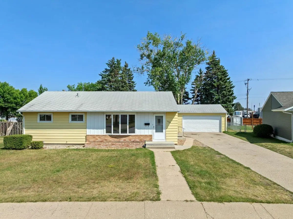 1909 4th St SW, Minot, ND 58701 - #1