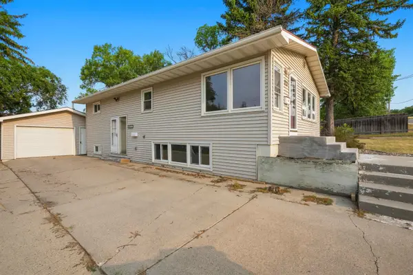 1231 NW 7th St, Minot, ND 58703
