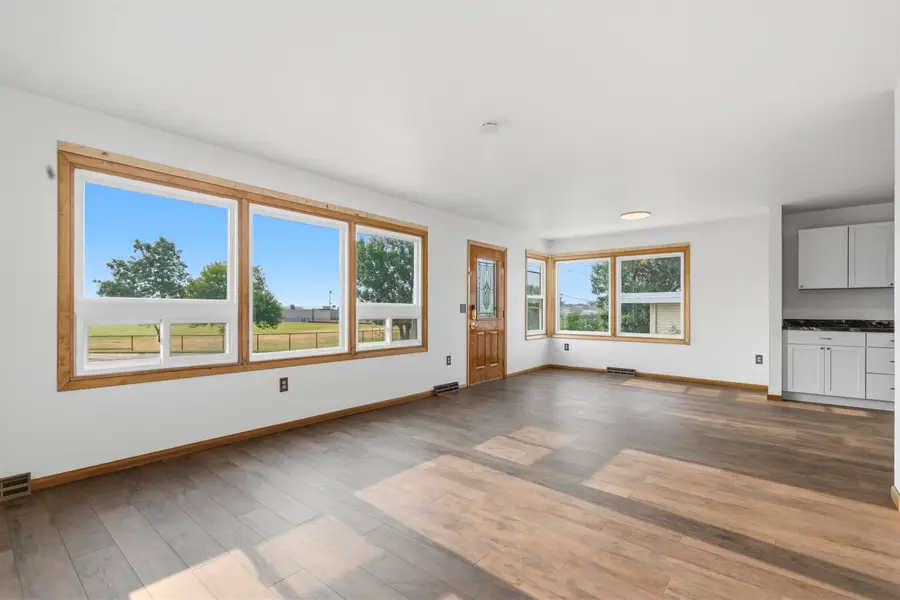 1231 NW 7th St, Minot, ND 58703 - #2