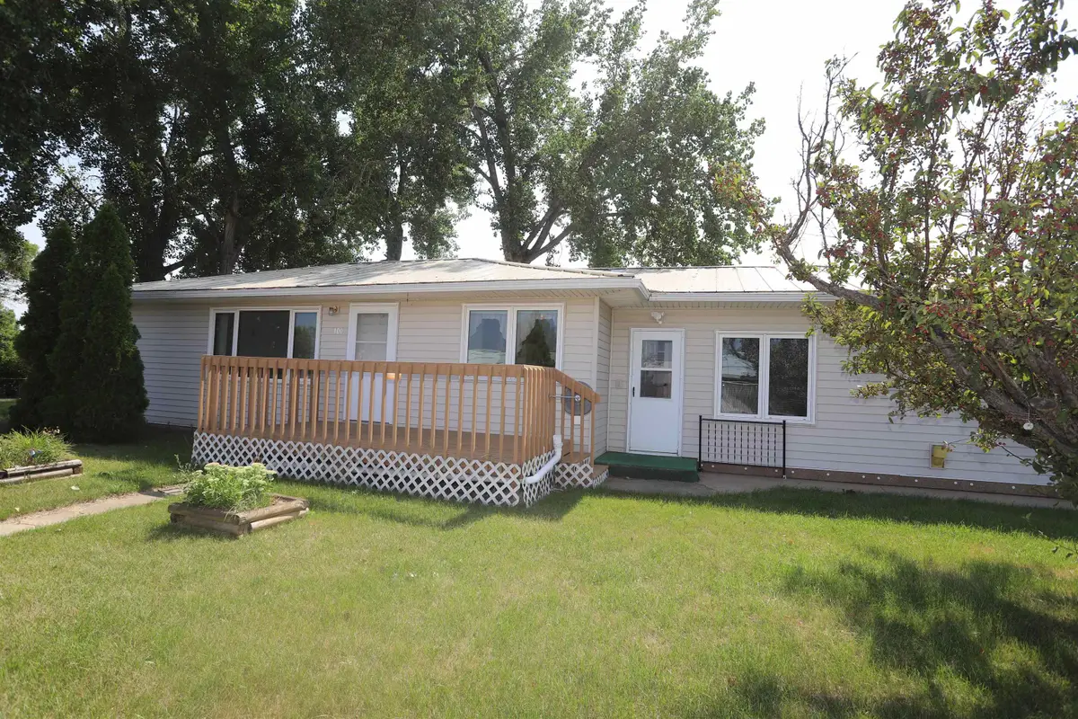 100 29th AV SE, Minot, ND 58701 - #1