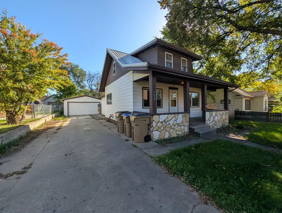 708 NE 8th St, Minot, ND 58703 - #3