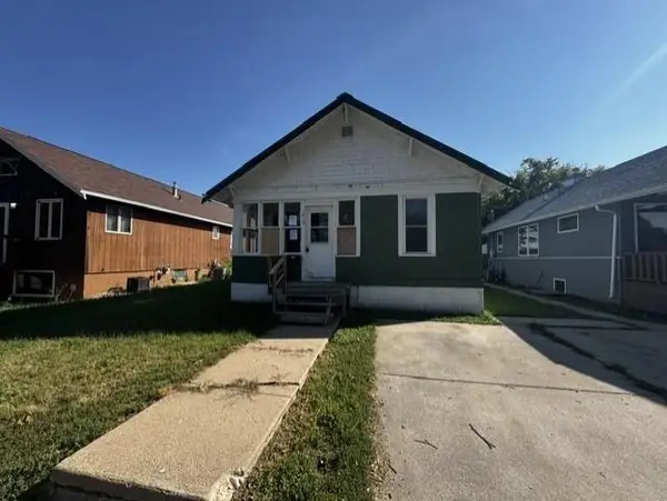 1017 NW 7th Ave, Minot, ND 58701-2143