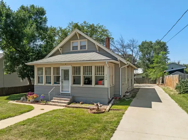 709 NE 9th St, Minot, ND 58703