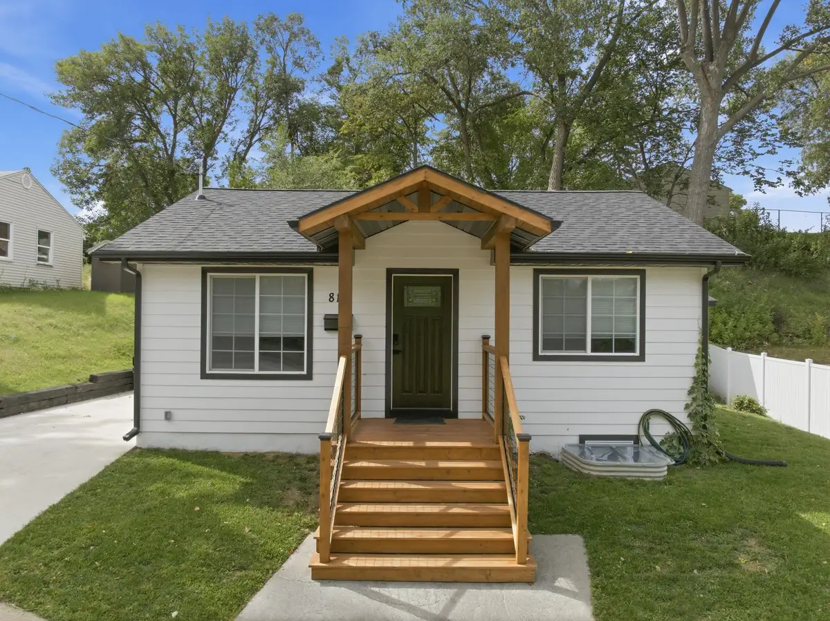 810 Summit Dr, Minot, ND 58701 - #1