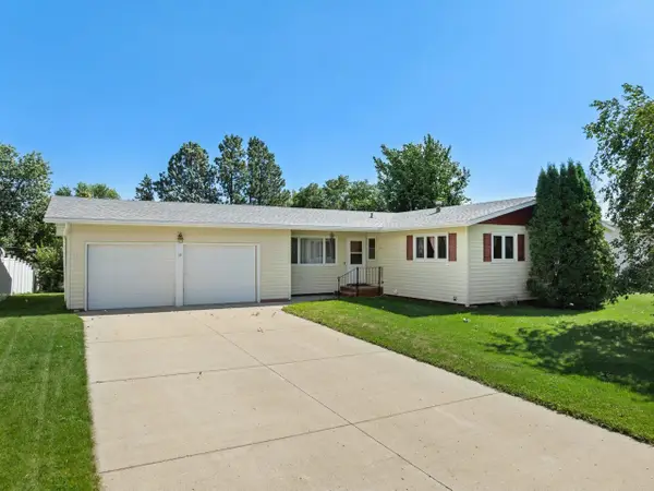 13 Vista Drive, Minot, ND 58703