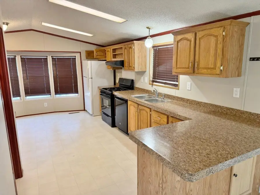 4028 Blue Bell DR, Minot, ND 58701 - #2