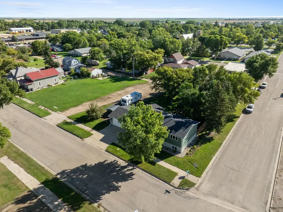 202 1ST AVE NW, Mohall, ND 58761 - #2