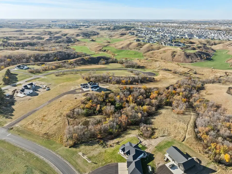 2405 43RD AVE, Minot, ND 58701 - #3