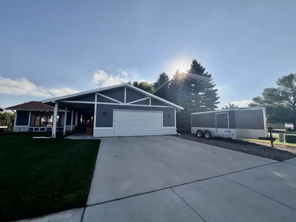 2529 10th Ave NW, Minot, ND 58703