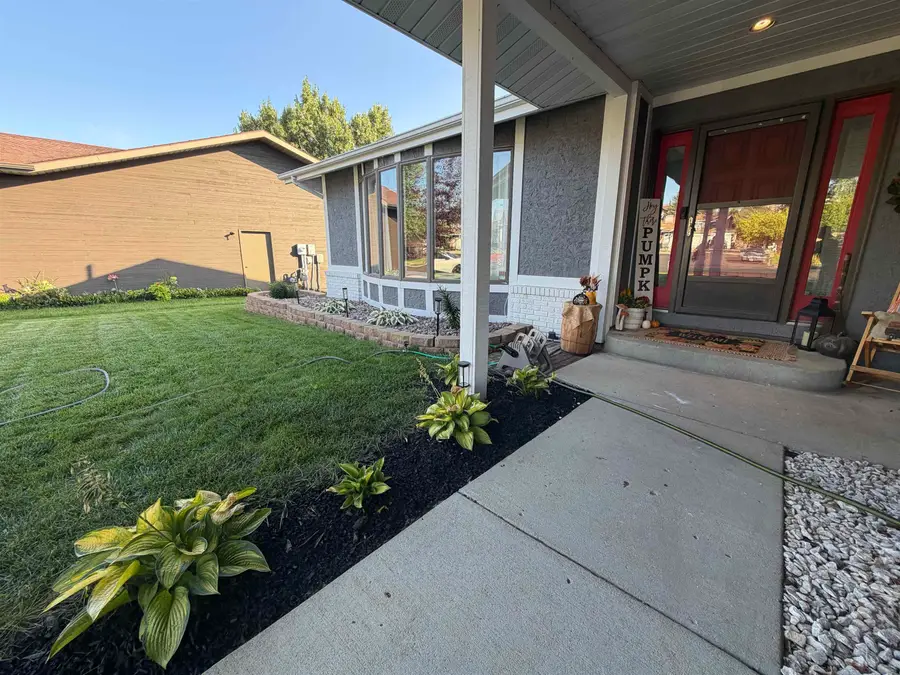 2529 10th Ave NW, Minot, ND 58703 - #3